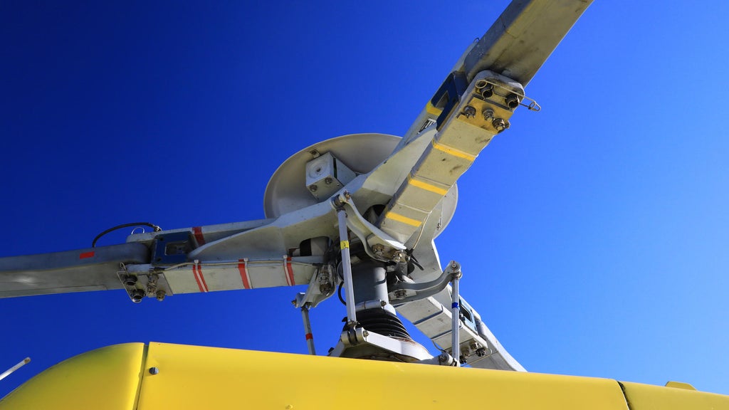 2 helicopters collide southeast of McMinnville in Oregon, killing 3 — Moraga Schools news