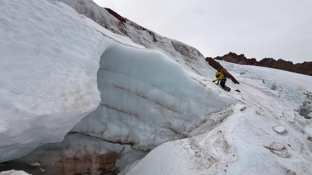 Florida man injured climbing California's Mount Shasta rescued after 2 nights in freezing temps — CBS Bay Area (KPIX), Moraga Health news