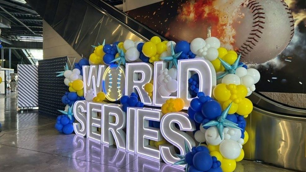 Scenes from outside the stadium| World Series Game 1 gallery — Fox 11 Green Bay Sports, Moraga Arts news