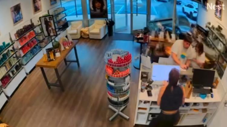 Couple survives being hit by car that crashed through a Jacksonville hair salon โ First Coast News Local, Moraga Community news