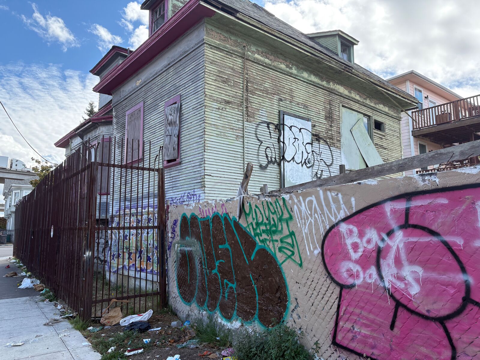 Blighted property owners now face $10K daily fines in Oakland — The Oaklandside, Moraga Real Estate news