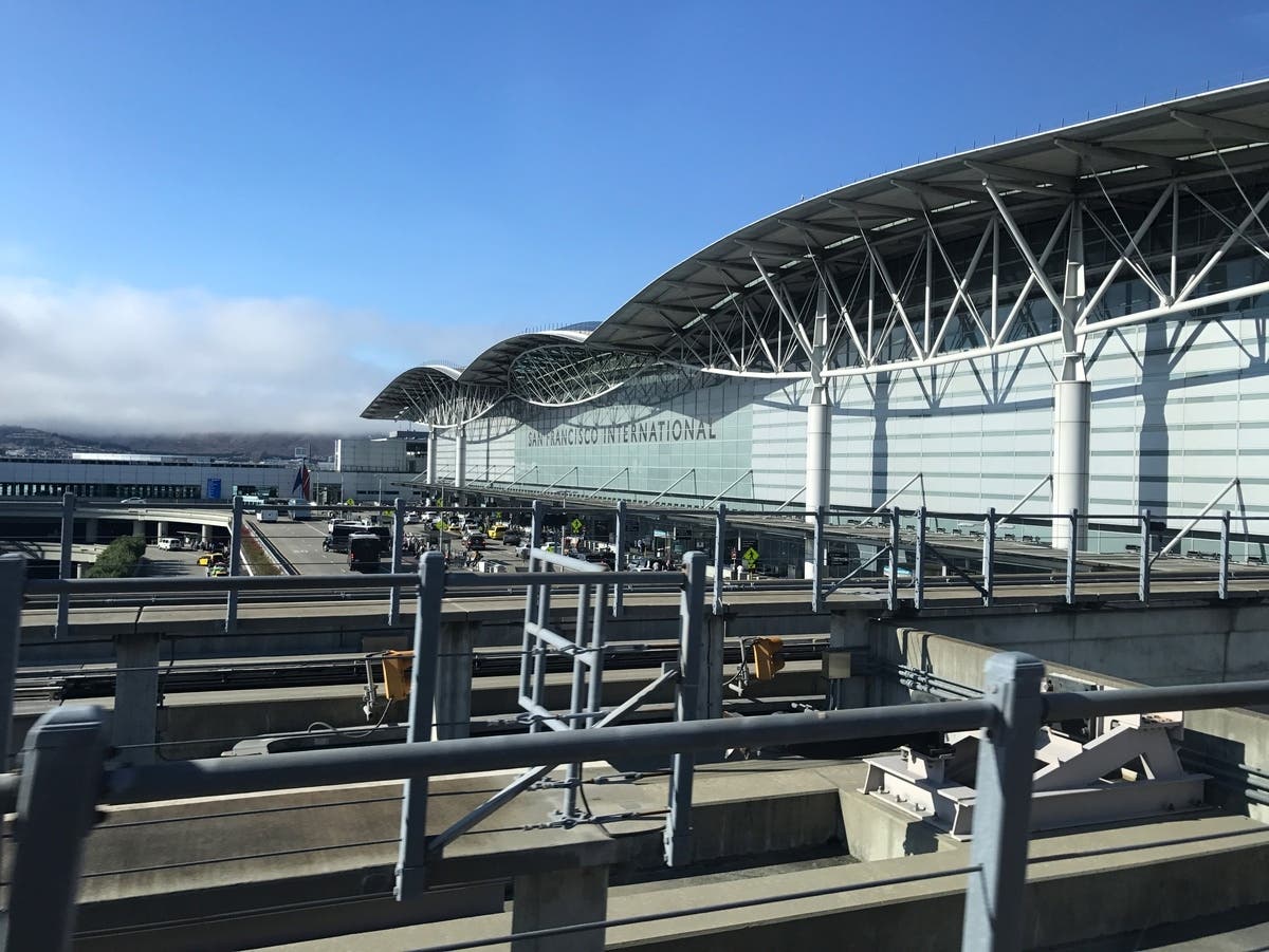SFO-Bound Flight Makes Emergency Landing Over Odor: Report — Moraga Community news